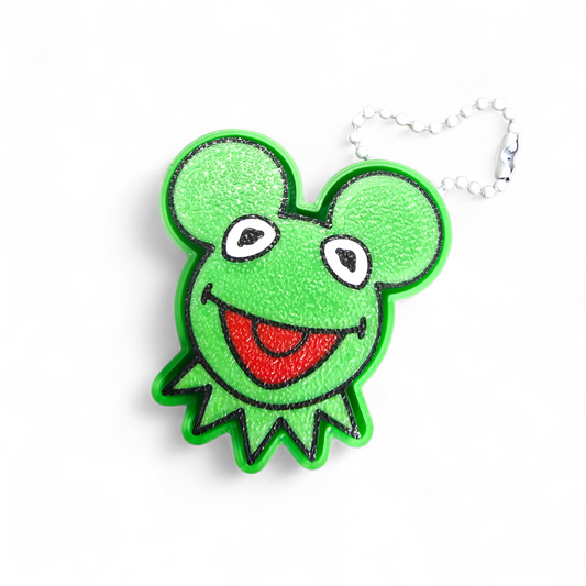 קליקר קרמיט בתחפושת